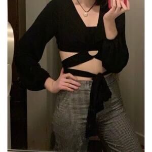 Blue Blush women's black wrap cropped top with center ring, size small